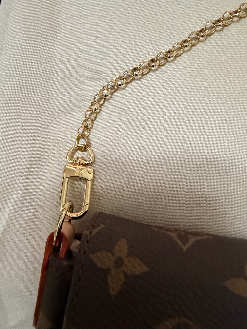 Louis Vuitton Monogram Canvas Crossbody with Gold Chain and Tan Trim - Picture 2 of 10